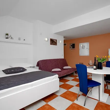 Studio 2581a