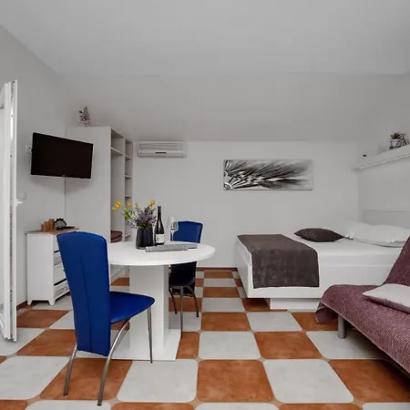 Studio 2581a * Drašnice